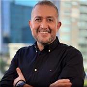 Mentor Online en Liderazgo consciente, psicólogo y Doctor en filosofía, ayudo a lideres a mejorar decisiones y autoconfianza.