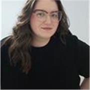 Estudiante de RRLL y RRHH apta para impartir clases a estudiantes de primaria y secundaria. 