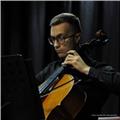 Insegnante di violoncello per lezioni in presenza o online