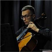 Insegnante di violoncello per lezioni in presenza o online