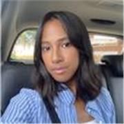 Professeur d’anglais donne cours à des enfants qui ont besoin d’aide ou de soutien