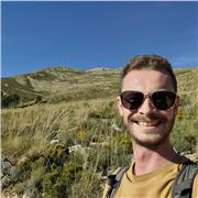 Chico francés graduado en Relaciones Internacionales, estoy deseando enseñar mi idioma como no se enseña en la clase