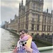 Tutrice pour des cours de français, anglais ou histoire. Enseignement donné en français ou en anglais selon la préférence