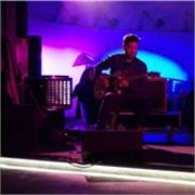 Docente di chitarra moderna, improvvisazione, composizione, armonia, chitarra jazz, Rock, Funk, Pop