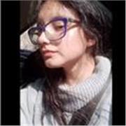 Profesora de inglés enseña, asesora y da retroalimentación a niños y jóvenes de nivel inglés básico