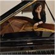 Docente di pianoforte impartisce lezioni private per ogni età