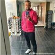 Instructor personalizado para personas que desean mejorar su aspecto físico con entrenamiento deportivo en materia de fitness