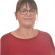 Maestra de idiomas, de Lengua Castellana y Literatura, y de Lengua Catalana y Literatura, con quince años de 