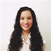 Licenciada en educación artística, con conocimientos en inglés, formación y experiencia en educación inicial