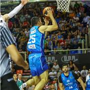 Profesor de baloncesto apto para todas las edades y niveles