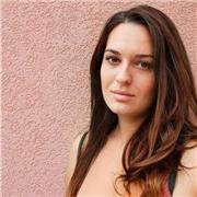 Laureata in Relazioni Internazionali impartisce lezioni di inglese livello B2 e materie umanistiche