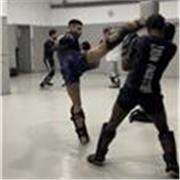 Entrenador personal presencial en gimnasios. Rutina personalizada con asesoría. Todo tipo de niveles