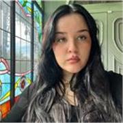 Me defino como una profesora cercana, paciente y comprometida con el aprendizaje de mis alumnos