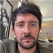 Supportive coach empowering students to grow with clarity