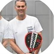 Maestro di Padel spagnolo impartisce lezioni singole o di gruppo!