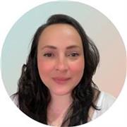 Soy una persona paciente, creativa y entusiasta. Disfruto enseñar español a personas de diferentes culturas, adaptando cada clase.