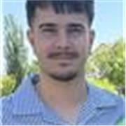 Graduado en filosofía y con experiencia como ayudante de docente en clases de 20 alumnos