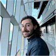 Laureato in musica elettronica e sound design propone lezioni di produzione musicale, sound design e programmazione musicale