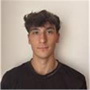 Compiti senza stress: un universitario che aiuta a capire, non solo a studiare.