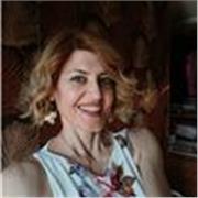 Insegnante di economia aziendale impartisce lezioni private per studenti delle scuole superiori