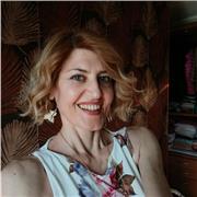 Insegnante di economia aziendale impartisce lezioni private per studenti delle scuole superiori