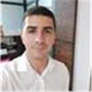 Soy multilingüe. Me encanta enseñar idiomas tanto como aprenderlos. Por eso decidí ser profesora. Soy muy paciente con mis alumnos