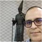 Profesor de Ciencias Sociales (Historia, Sistemas de producción, Antropología, Derecho, Economía, Sociología, principalmente)