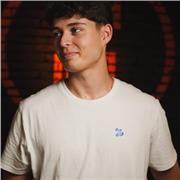 Entrenador personal titulado con grado superior de acondicionamiento físico y Master de readaptación de lesiones en la Ucam Murcia