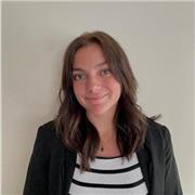 Profesora de ciencias hace clases a niños de todas las edades