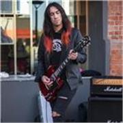 Soy guitarrista, quiero tocar con artistas y enseñar