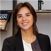 Profesora de comunicación e inglés con experiencia en marketing y PR en entorno internacional. 