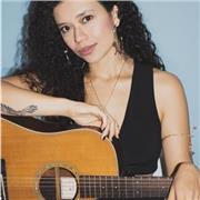 ¡Te ayudo a descubrir tu voz y a escribir las canciones que siempre soñaste!