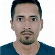 Profesor de inglés imparte clases y apoya en el desarrollo de tareas