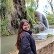 Profesora de Inglés apta para estudiantes hasta un nivel B2. Además, bien formada para dar clases de Biología a estudiantes. 