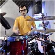 Insegnante di batteria, 22 anni, offre lezioni di batteria. Disponibile sia per principianti che per persone già avviate. Esperienza live e in studio
