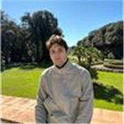 Laureato in ingegneria aerospaziale, insegno e aiuto a capire matematica e fisica agli studenti fino al quinto anno di liceo. 
