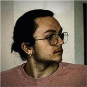 Insegnante di cinema. Esperienza accademica e nel settore audiovisivo offre lezioni di cinema, regia e analisi dell’immagine.