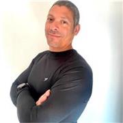 Entrenador personal apto para todas las edades, especialista en Natación y entrenamiento funcional, de fuerza e híbrido.