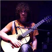 Laureato in chitarra offre lezione online o in presenza di chitarra elettrica/acustica!