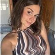 Maestra de apoyo para reforzar las materias escolares