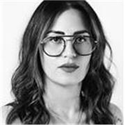 scrittrice e giornalista con laurea magistrale in scienze della comunicazione offre lezioni su materie umanistiche