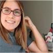 Me gusta crear clases interactivas y participativas, combinando recursos visuales y actividades que mantengan el interés.