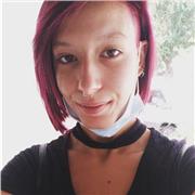 Studentessa universitaria impartisce lezioni di italiano online