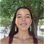 Estudiante trilingüe de colegio británico para clases de inglés y apoyo escolar en primaria