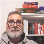 Laureato in chitarra classica impartisce lezioni di chitarra classica e l percorso formativo è compreso lo studio della teoria musicale e del solfeggio