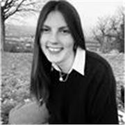 Studentessa universitaria con certificazione madrelingua di inglese impartisce ripetizioni di lingua inglese a studenti di scuola media e superiore o aiuto compiti per ragazzi delle elementari. Disponibile inoltre per lezioni di lingua Italiana per strani