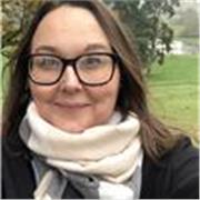 Native English speaker wanting to help others learn the beautiful language. 