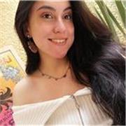 Estratega en comunicación y marketing para marcas y emprendedores en España.