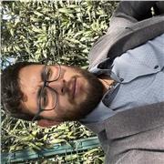 Profesor de historia y geografía, enseña desde 6 básico hasta 4 medio