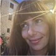 Insegnante di materie umanistiche con 10 anni di esperienza nella formazione è disponibile per lezioni online su tutta Italia